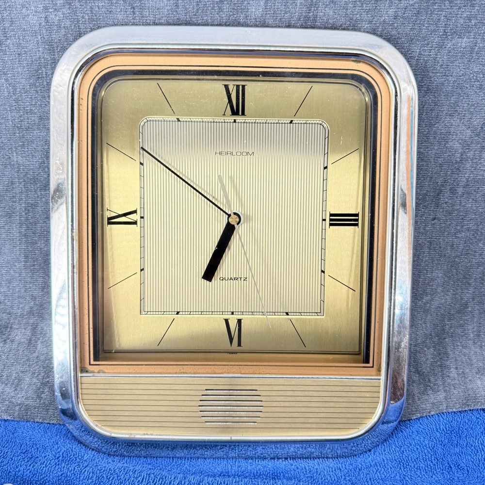 Heirloom Wall Clock Gold Silver Plastic Quartz C772FM Mid Century Style Chime
